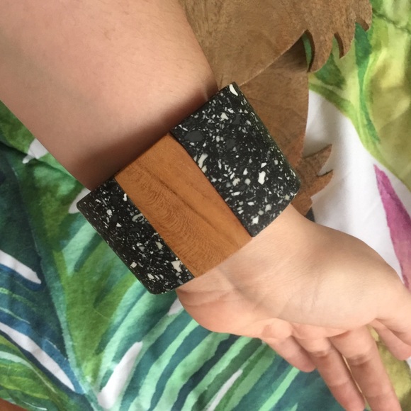 Handcrafted Wood and Resin Bracelet - Picture 4 of 4